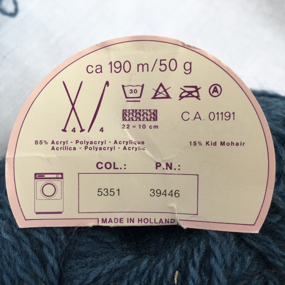 Scheepjeswol Voluma Fluffy Acrylic / Mohair Blend Yarn 2 Skeins Blue #5351 New - Picture 4 of 4